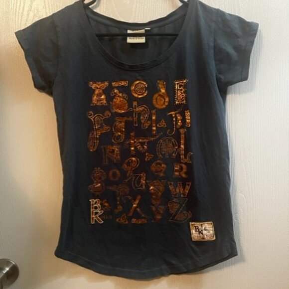Book of Kells Foil Alphabet Celtic Knot T-shirt Women's Small - Picture 1 of 5